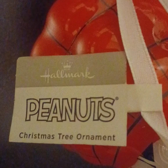 Peanuts Snoopy Ornament NWT - Picture 2 of 5